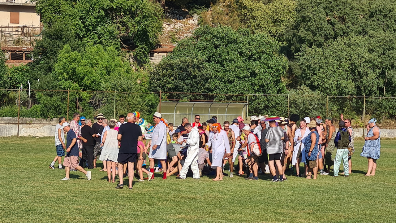 Stari i mladi u Skradinu navukli kostime i odmjerili snage na nogometnom terenu