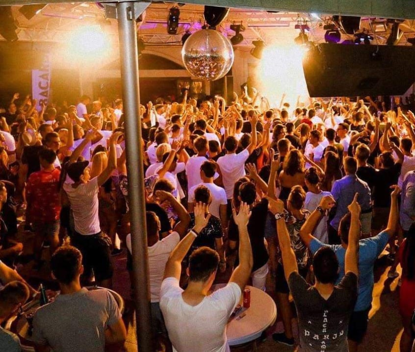 Ivica Sikirić Ićo donosi pravu dalmatinsku pismu u Aurora night club!