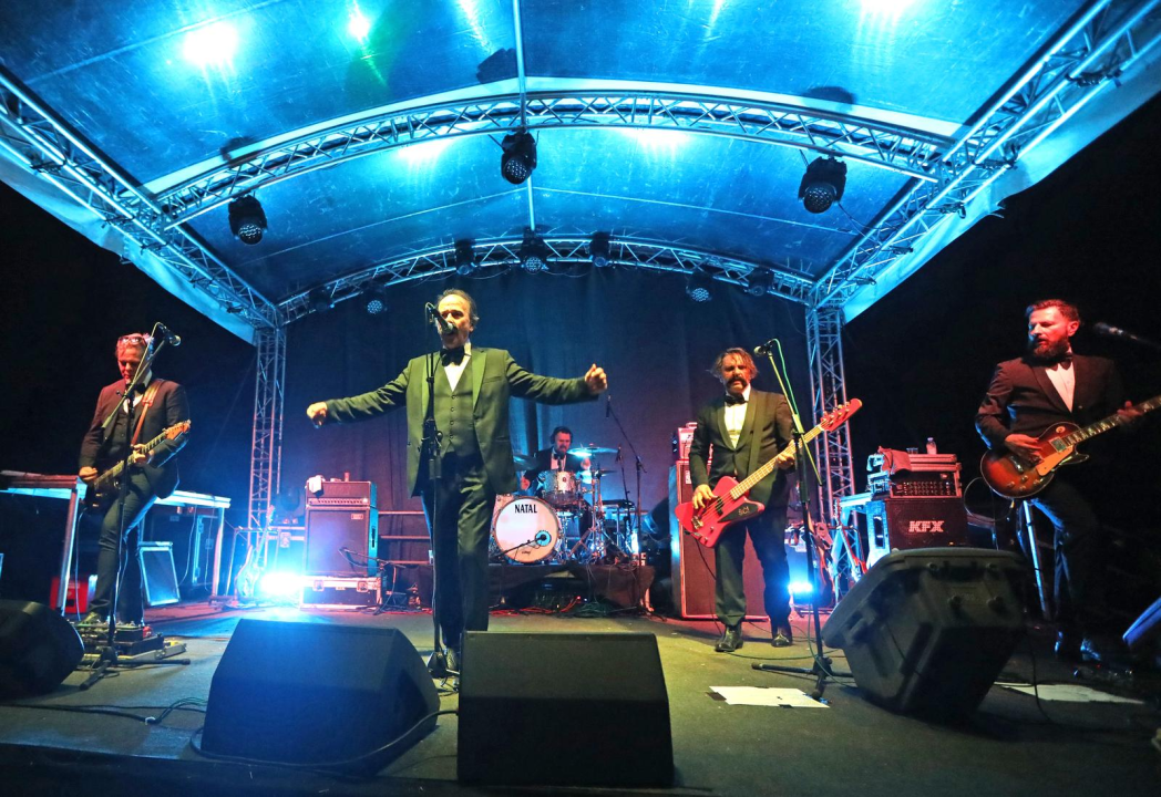 Let 3 sletio u ŠČibenik: Spektakl na Martinskoj