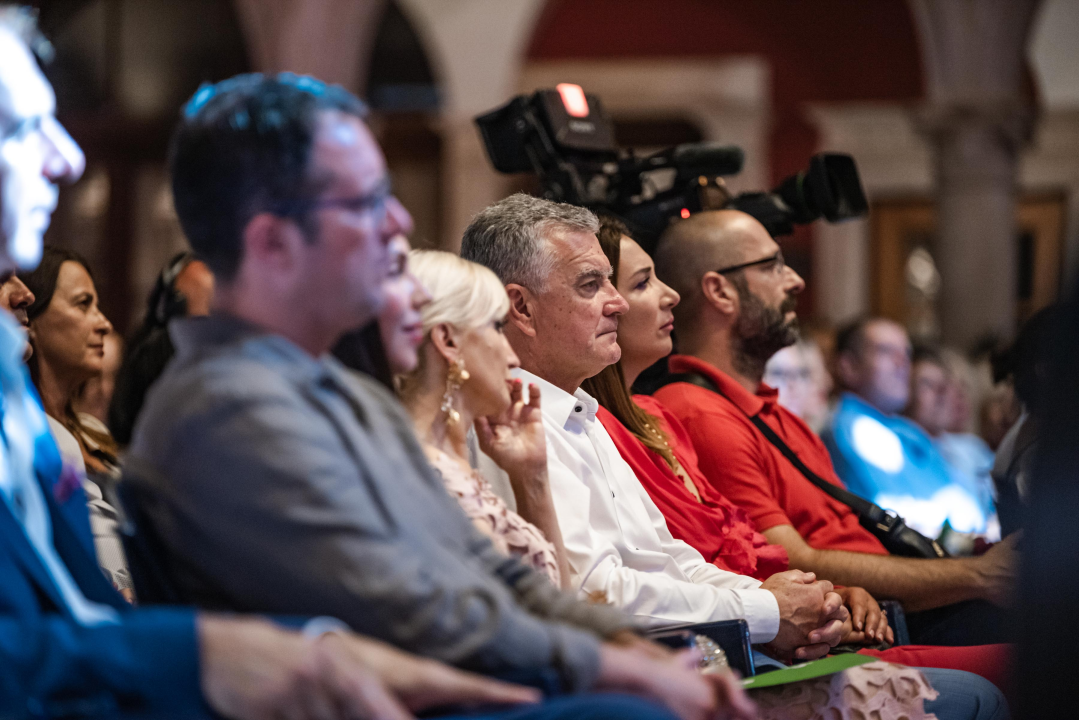 Prva večer Šansona prošla u znaku Vice Vukova: Idealan ambijent za legendarne pjesme šibenskog slavuja