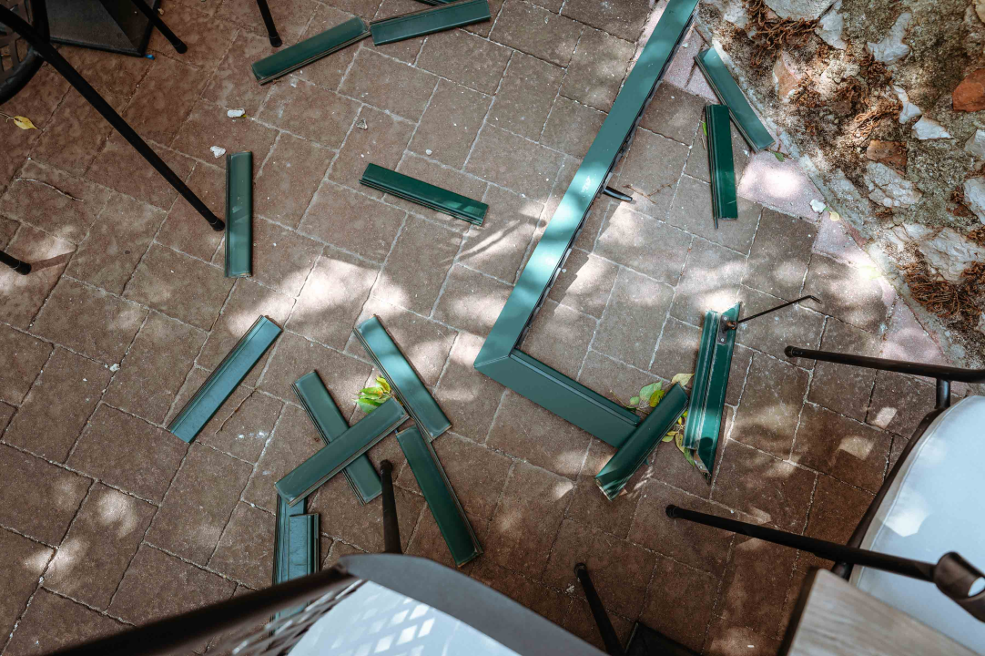 Jugo bacilo grilju na terasu restorana na Gorici, štok vatrogasci skinuli sa stabla