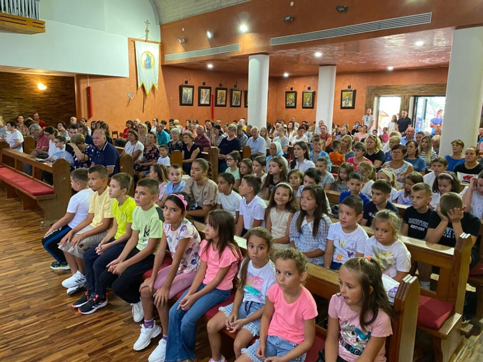 Blagoslov djece i školskih torbi u župama Ražine i Ljubitovica