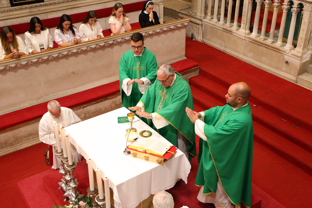 Biskup Rogić podijelio mandate vjeroučiteljima i odgojiteljima