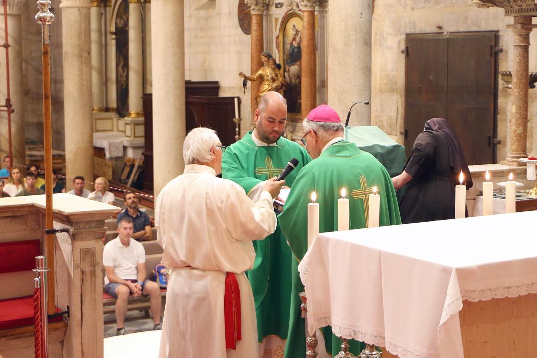 Biskup Rogić podijelio mandate vjeroučiteljima i odgojiteljima