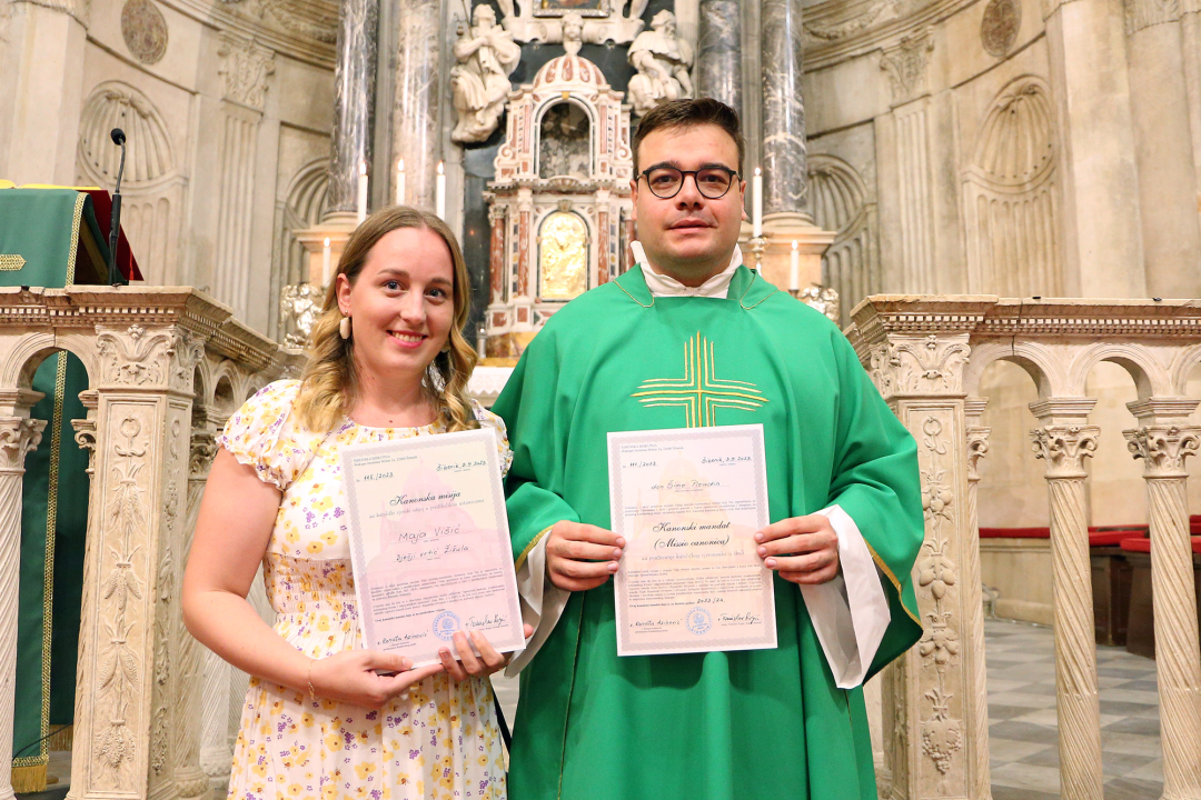 Biskup Rogić podijelio mandate vjeroučiteljima i odgojiteljima