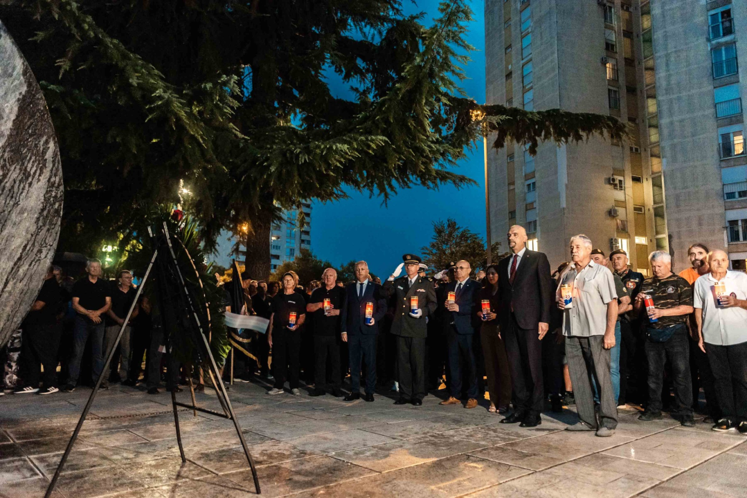 Unatoč prolomu oblaka, grmljavini i pljusku, Šibenčani pokazali koliko im znači Rujanski rat 