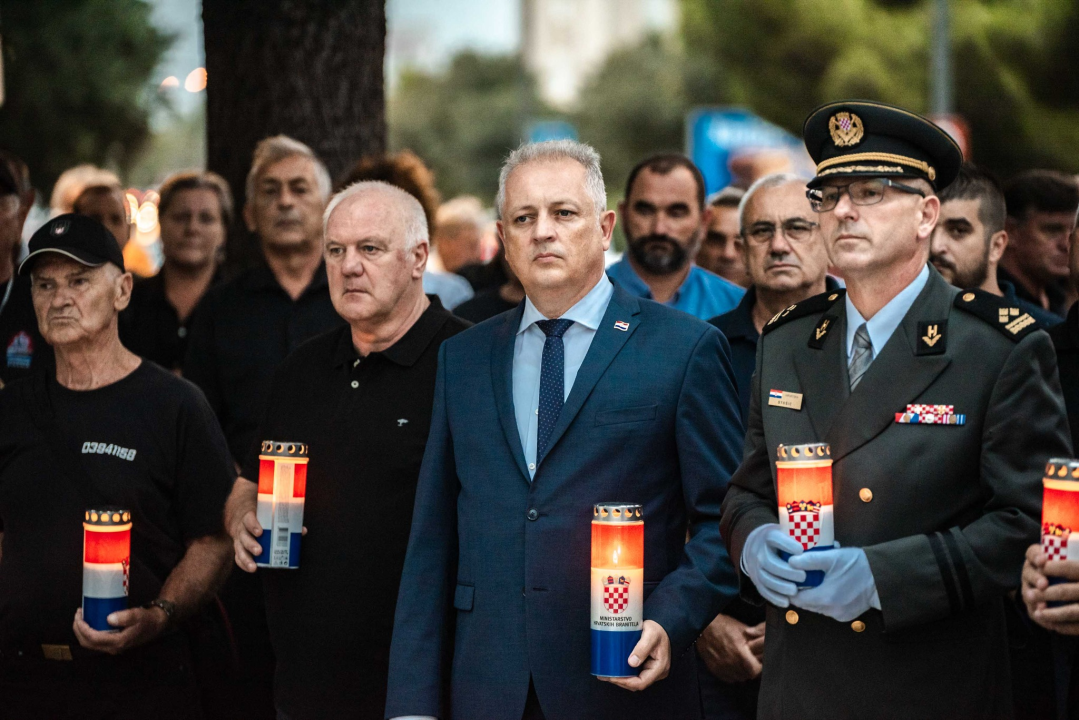 Unatoč prolomu oblaka, grmljavini i pljusku, Šibenčani pokazali koliko im znači Rujanski rat 