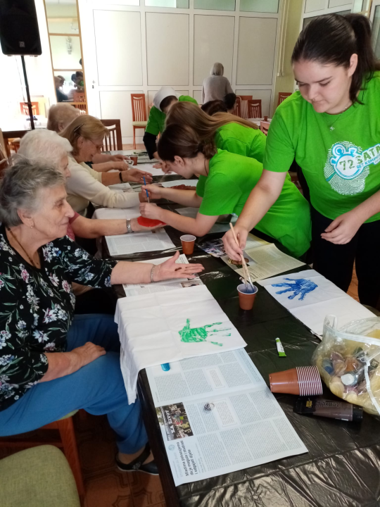 Mladi u Cvjetnom domu 'ostavili trag': S korisnicima oslikavali platnene torbe
