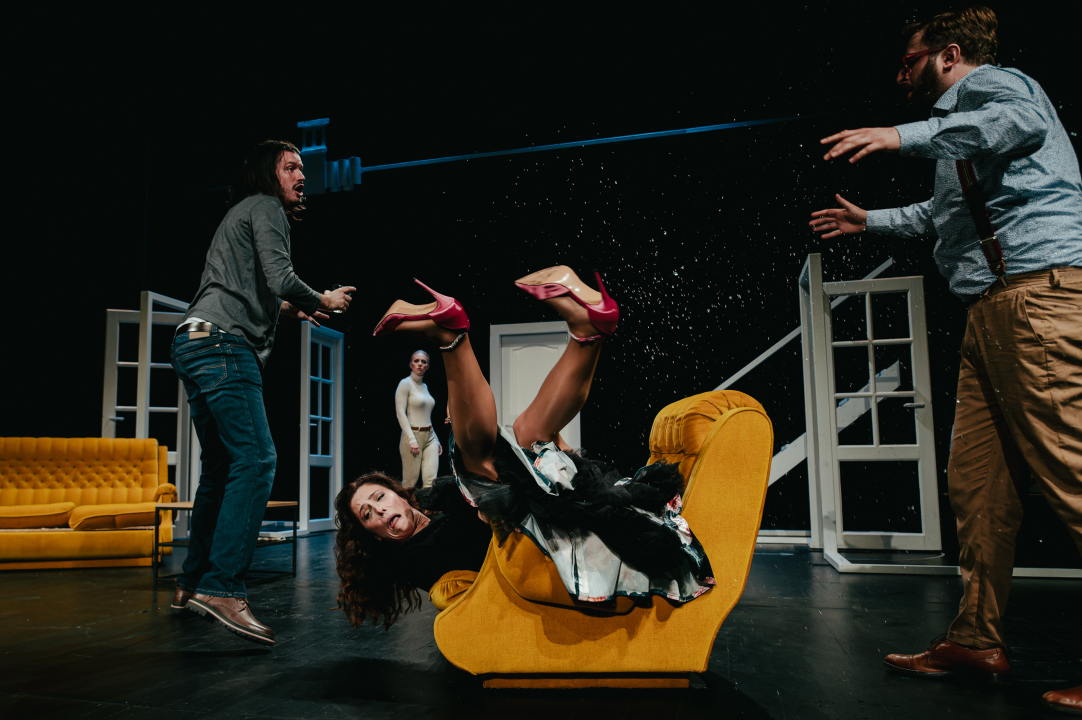 Dođi gola na večeru: Nova predstava šibenskog kazališta humorom šamara gledatelje!