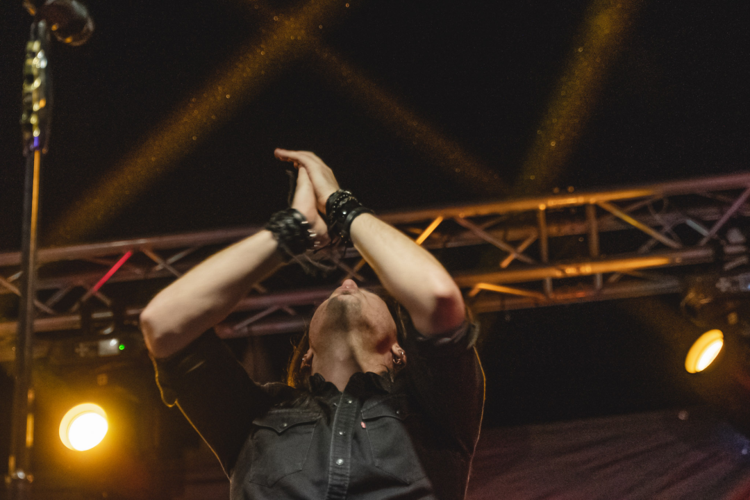 Dino Jelusić zatvorio ‘Bablje ljeto’ u Šibeniku, pogledajte atmosferu s koncerta