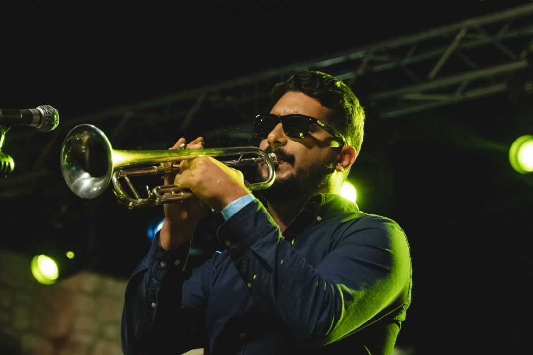 Dino Jelusić zatvorio ‘Bablje ljeto’ u Šibeniku, pogledajte atmosferu s koncerta