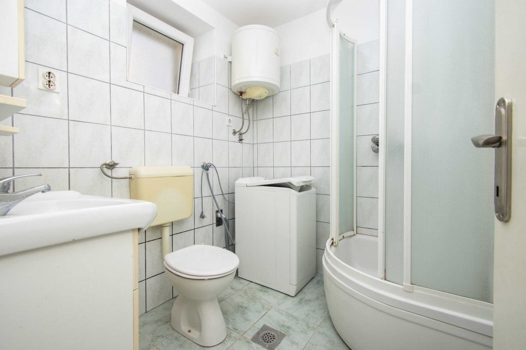 Prodaje se prostran stan u centru grada s parkingom! 