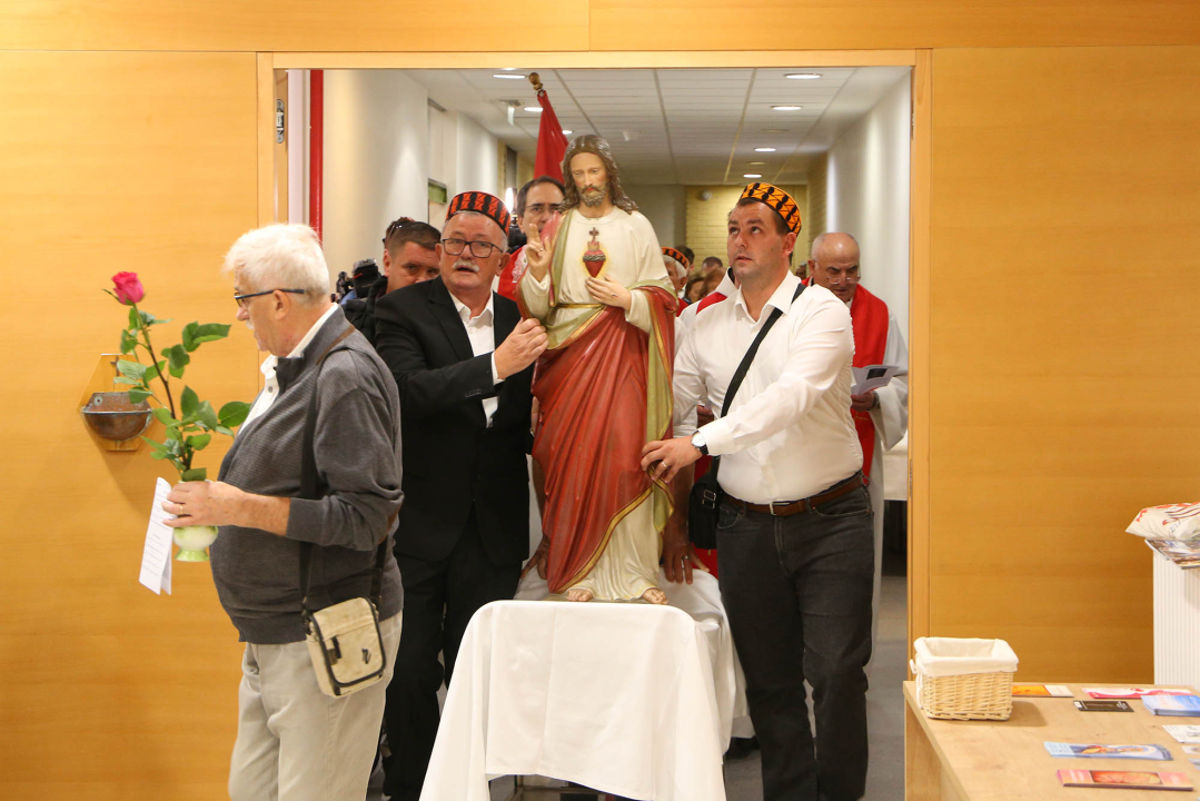 U bolničku kapelu u Šibeniku vraćen kip Presvetog srca Isusova
