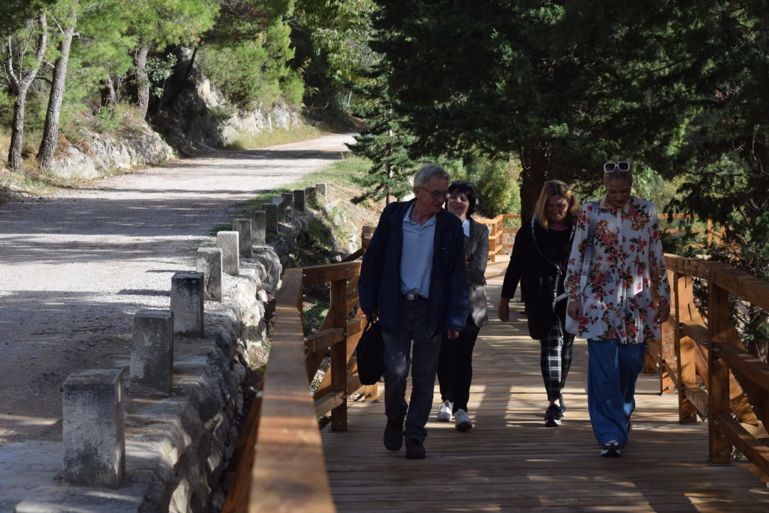 Završeni radovi na uređenju pješačke staze ispod Skradinskog mosta