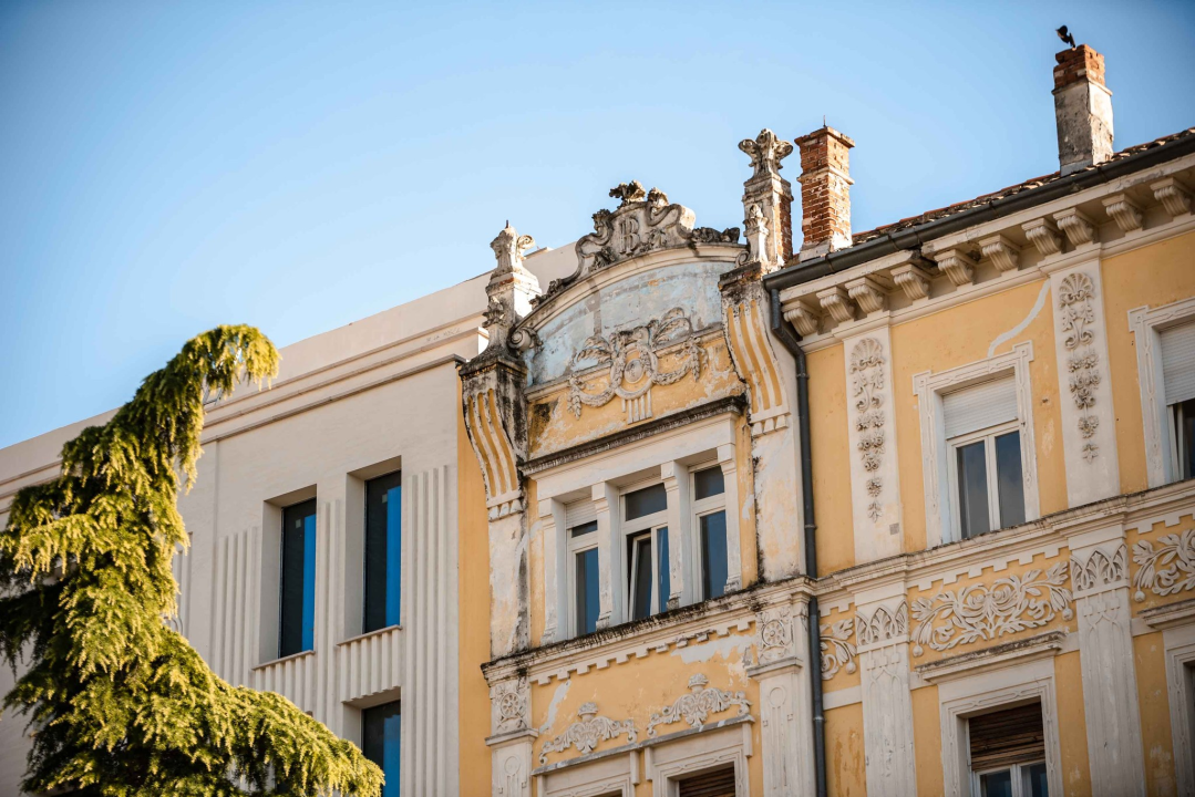 Palača Iljadica-Grbešić i dalje žudi za obnovom, župan Jelić: 'Ima veliki turistički potencijal, šteta je da se koristi za administraciju'