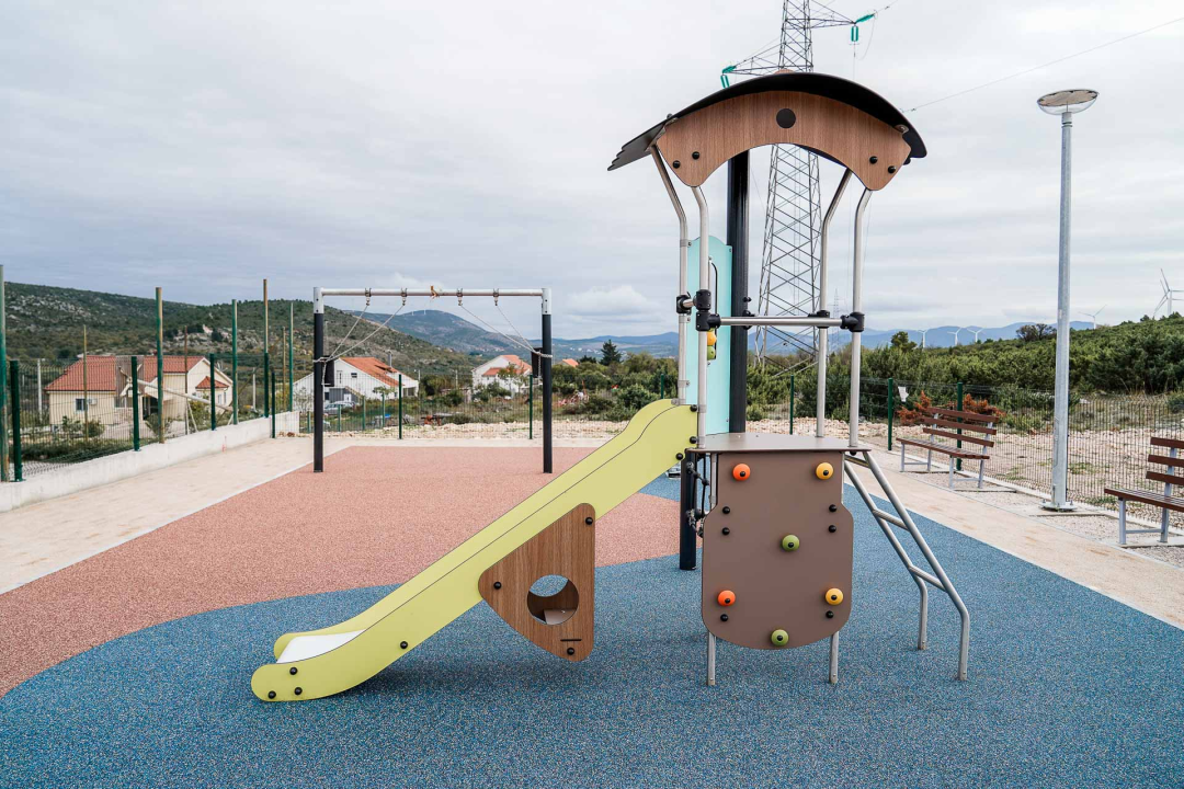 Izgrađeno novo dječje igralište u Danilo Birnju 