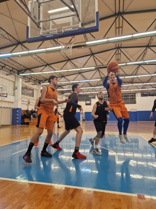 Šibenska rekreativna košarkaška liga: Branitelj naslova bolji od dosad neporažene Šarićeve momčadi