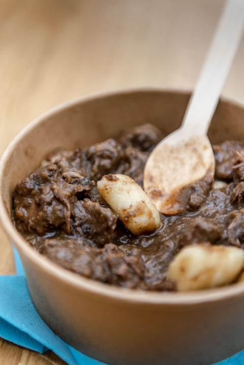 Soparnik, sarme, gulaš, burgeri, kobasice: Provjerili smo gastro ponudu na Adventuri i odlična je