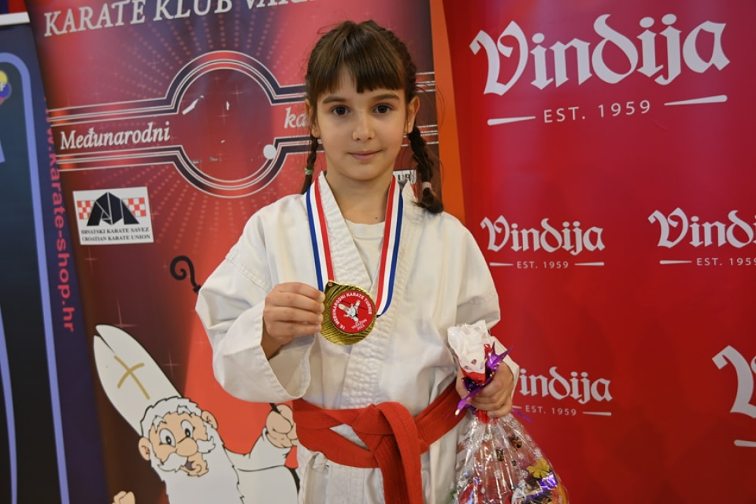 Pirovačke cure ostvarile odličan rezultat na karate turniru 