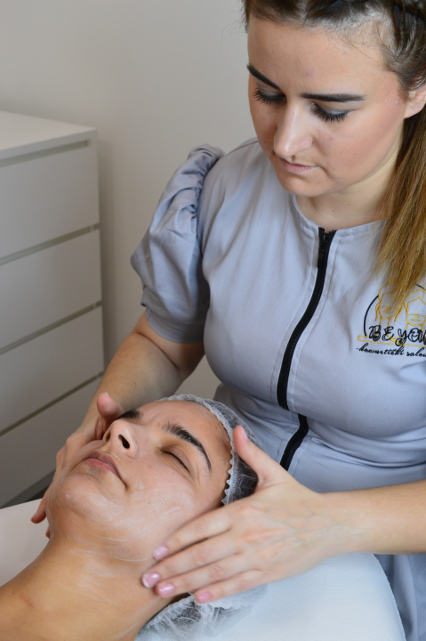 Pomladite svoju kožu revolucionarnim tretmanom u salonu Be You!