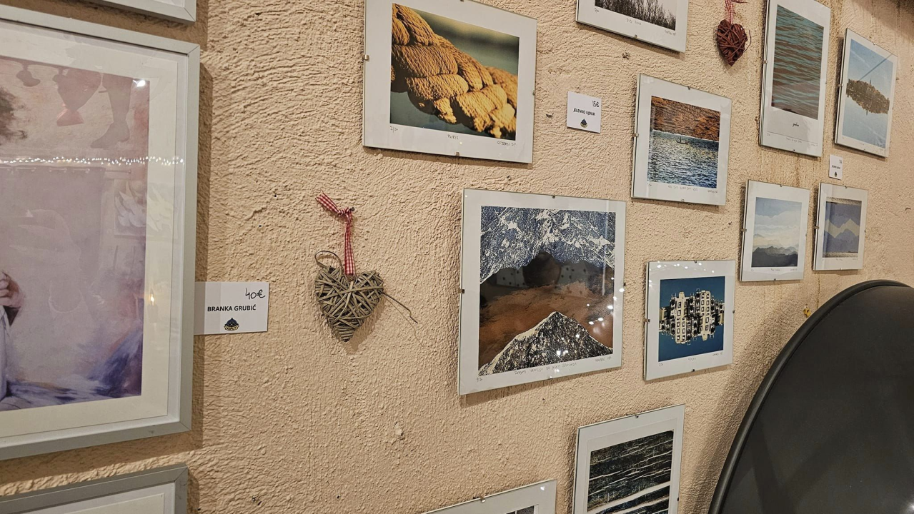 U Azimutu otvorena jedinstvena art &amp; craft izložba 'Božićni tinel'