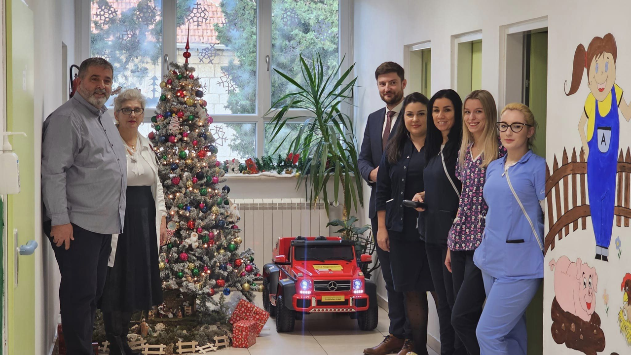 Šibenskoj bolnici doniran električni automobil za najmlađe pacijente: 'Ovo će im izmamiti osmijeh na lice'