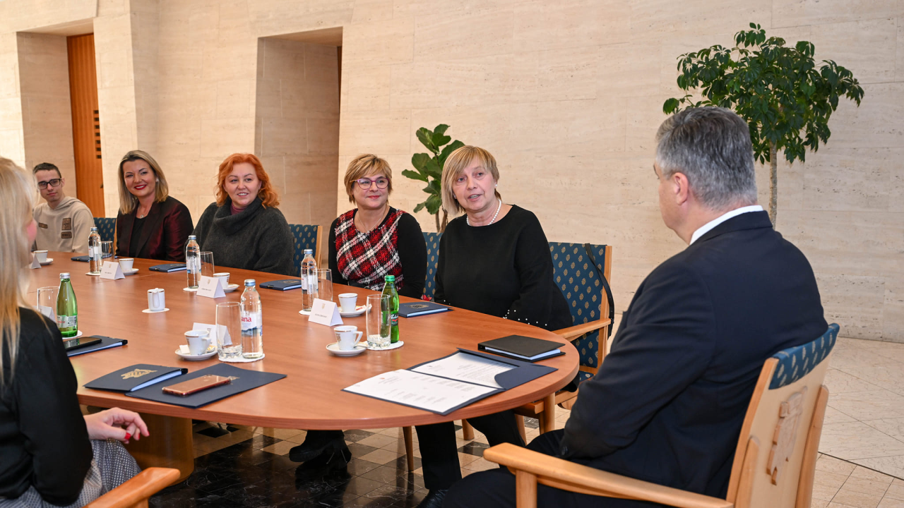 Učenici Medicinske škole na Pantovčaku kod predsjednika Milanovića