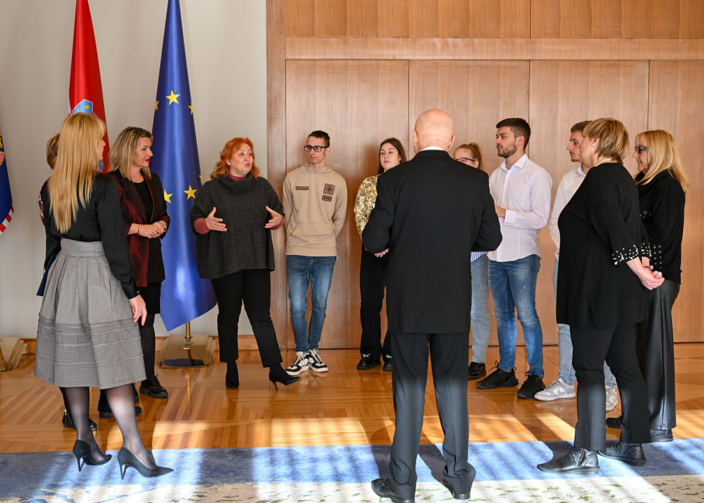 Učenici Medicinske škole na Pantovčaku kod predsjednika Milanovića