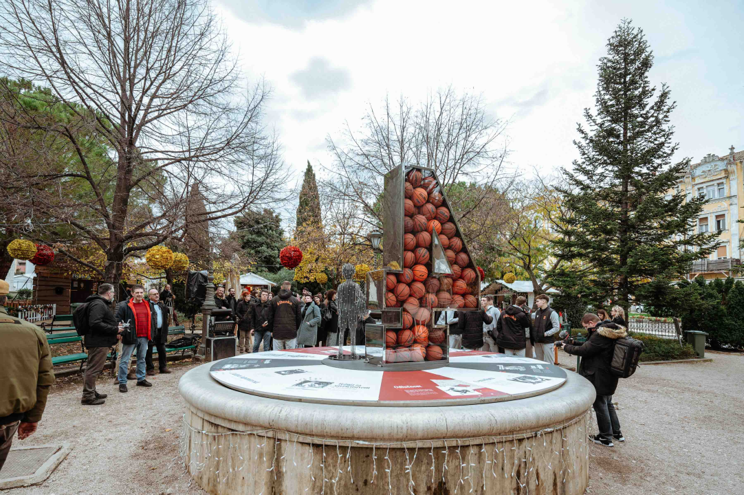 Umjetnička instalacija u spomen na Dražena Petrovića svečano otkrivena u đardinu