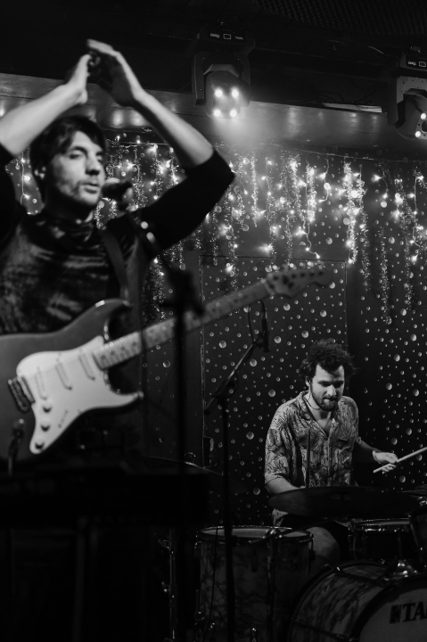 Svemirko sletio u Azimut i synth-pop hitovima rasplesao krcat podij