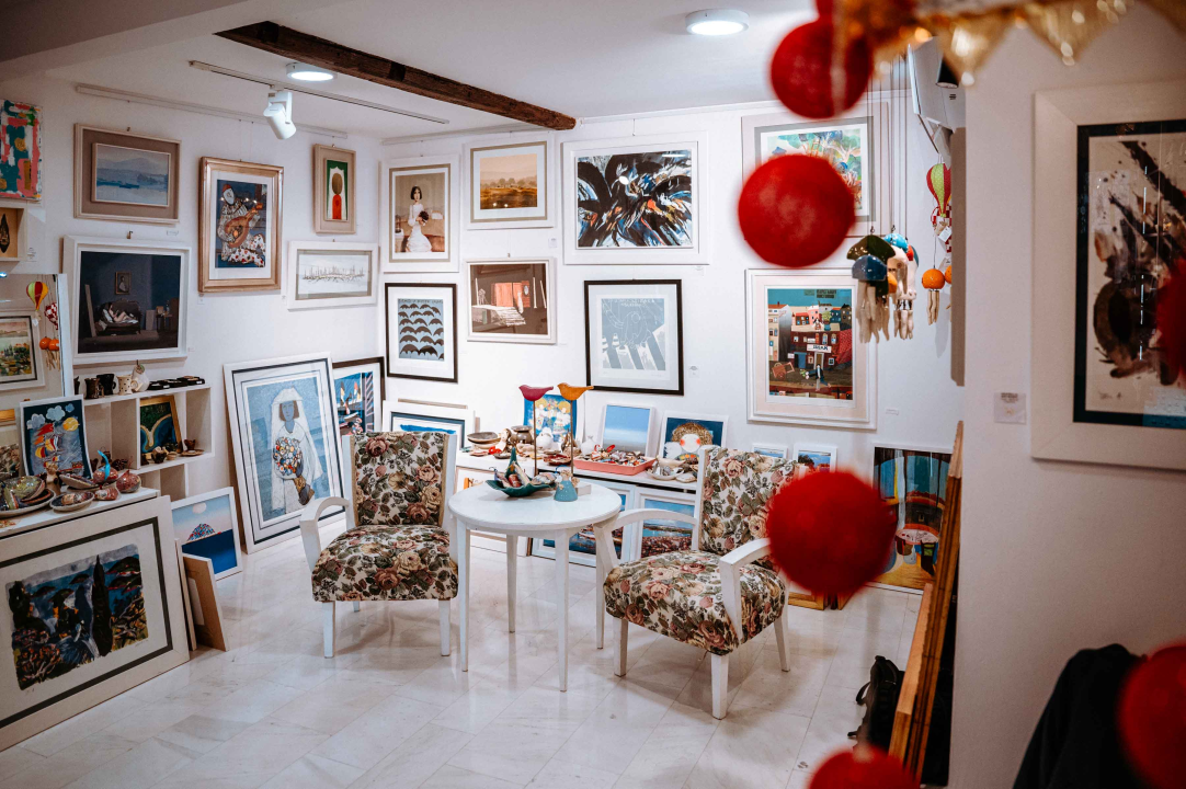 U Galeriji Juraj Dalmatinac potražite predivne unikatne poklone i umjetnine po odličnim cijenama 