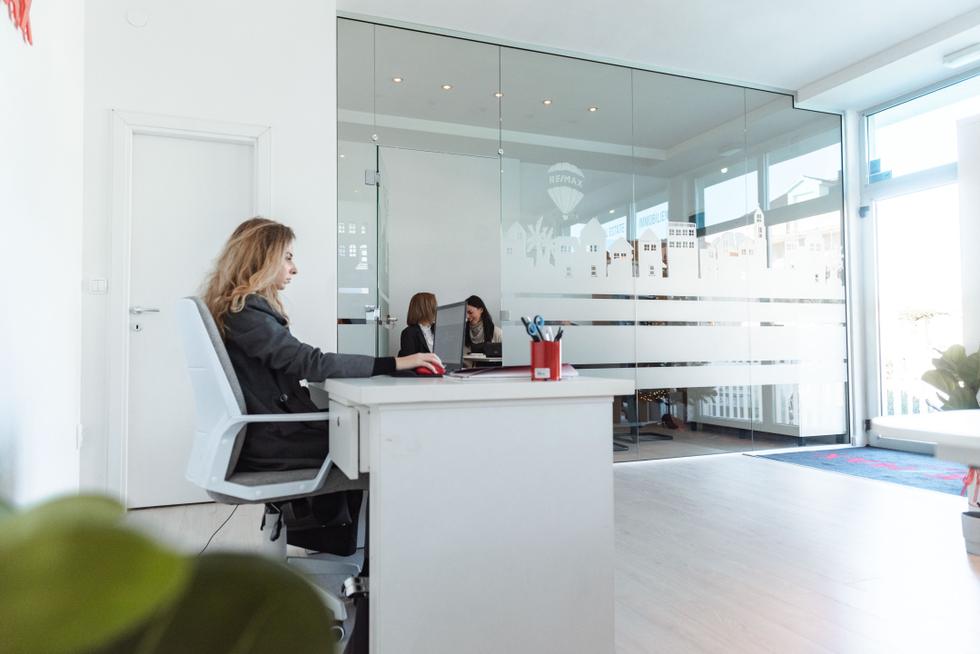 Agencija za nekretnine RE/MAX Domani ima novu poslovnicu u Vodicama!