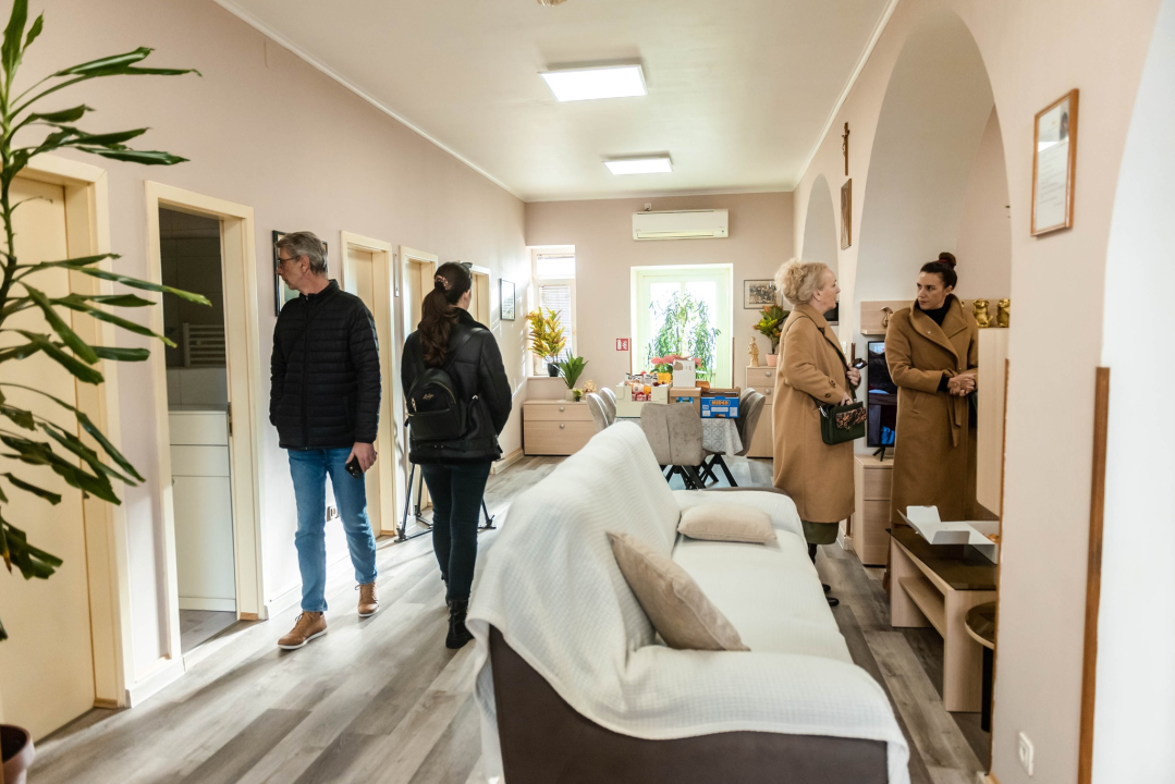 Gradonačelnik i biskup posjetili Prihvatilište za beskućnike: Najavljena i obnova pučke kuhinje