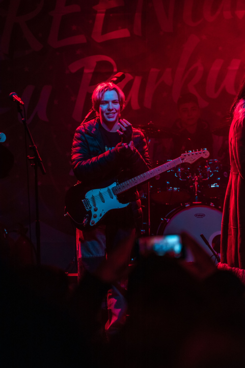 Šibenski srednjoškolski bendovi u maniri rock zvijezda napunili park