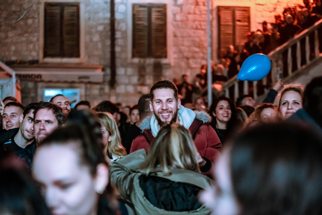 Spektakularan uvod u najluđu noć u godini: Parov Stelar oduševio Šibenčane  