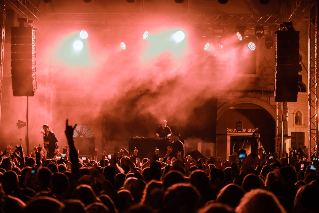 Spektakularan uvod u najluđu noć u godini: Parov Stelar oduševio Šibenčane  