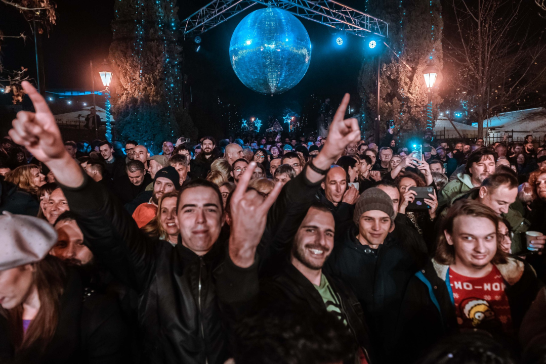 Šibenčani uz Psihomodo Pop rasplesano ispratili staru i dočekali novu godinu