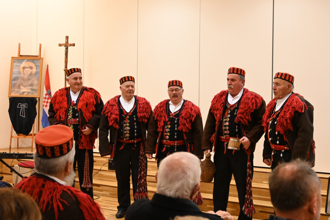 Predstavljena knjiga Frane Bilića 'Da te mogu pismom zvati'