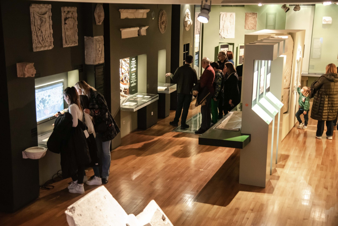 Trčanje, potrage, klape, rock and roll: Noć muzeja u Šibeniku za novu publiku prolazi uz dobar odaziv 