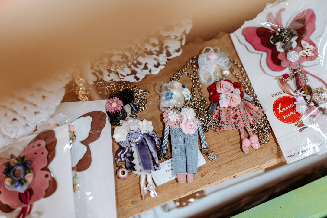 U Galeriji Juraj Dalmatinac potražite poklone za Valentinovo i maturalne haljine 