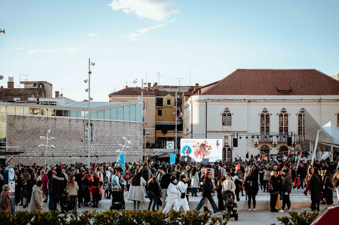 Maškarana povorka prošla kroz grad (2. dio): Najbolja maska Lego, najprovokativnija Oko sokolovo   