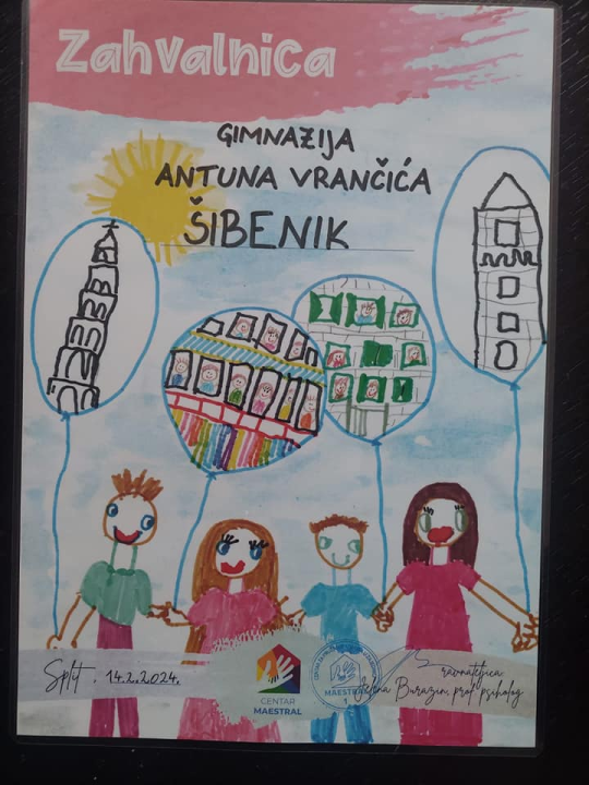 Šibenski gimnazijalci kupili hranilice, igračke i  školski pribor za djecu u domu Maestral