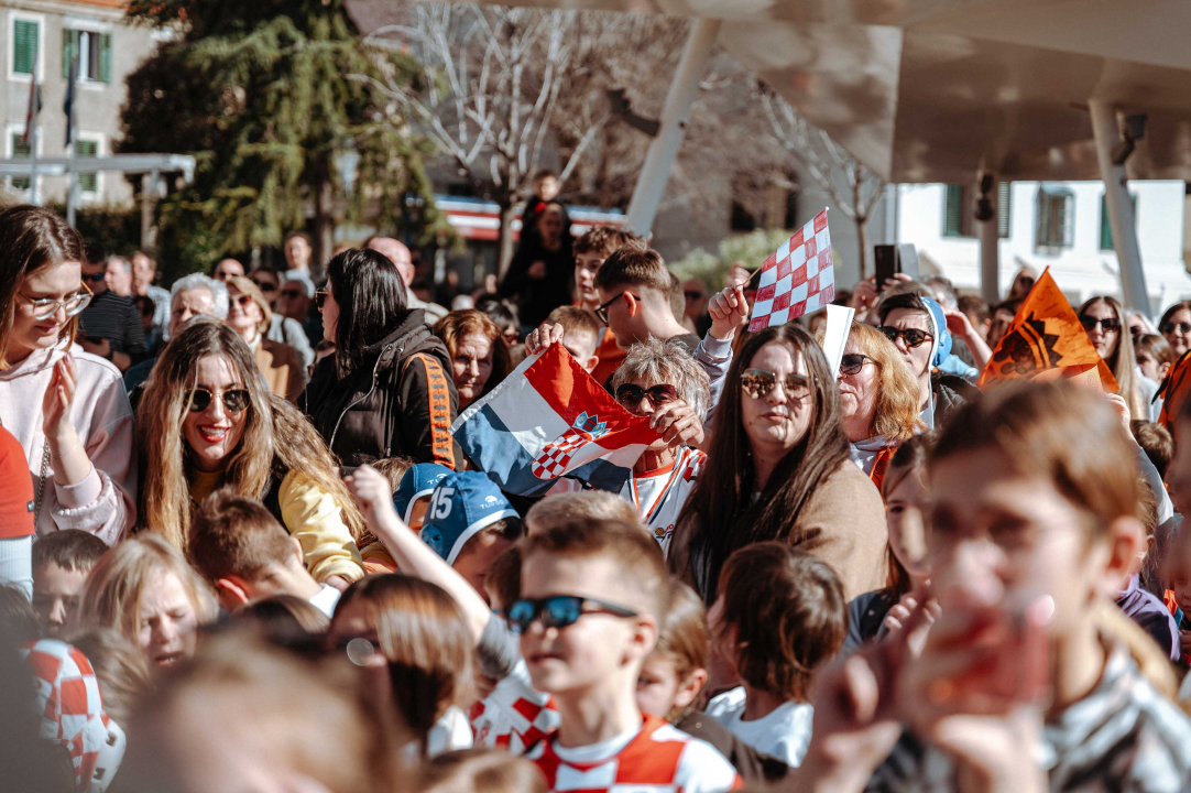 Šibenčani masovno dočekali svjetske prvake, Tucak: 'Gdje god pođem osjećam ljubav koju mi pružate'