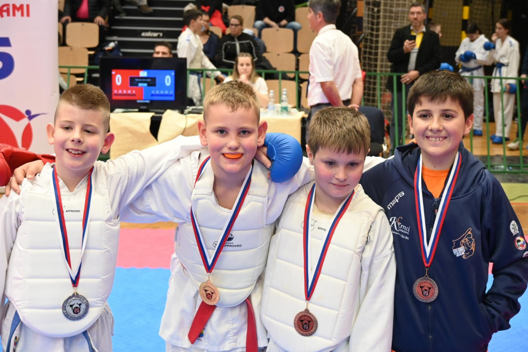 Karate klub Okit iz Slovenije se vratio s pregršt medalja: Njih sedam osvojilo ih šest