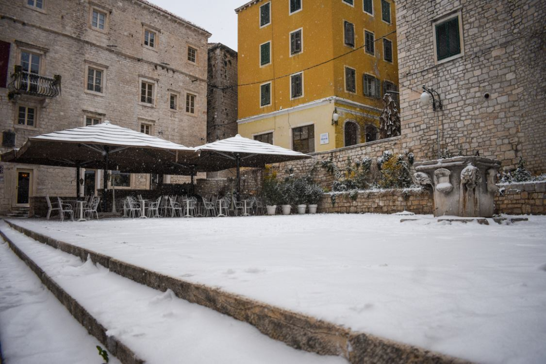 Ovako je Šibenik izgledao na današnji dan 2018. godine, danas je 19 stupnjeva više