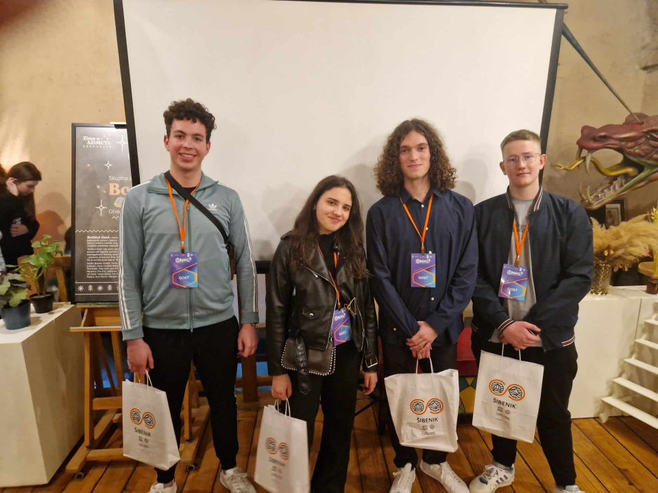 Mladi kvizaši iz cijele Hrvatske okupili se u Šibeniku: Sinoć u Azimutu druženje, večeras u Arsenu veliko finale