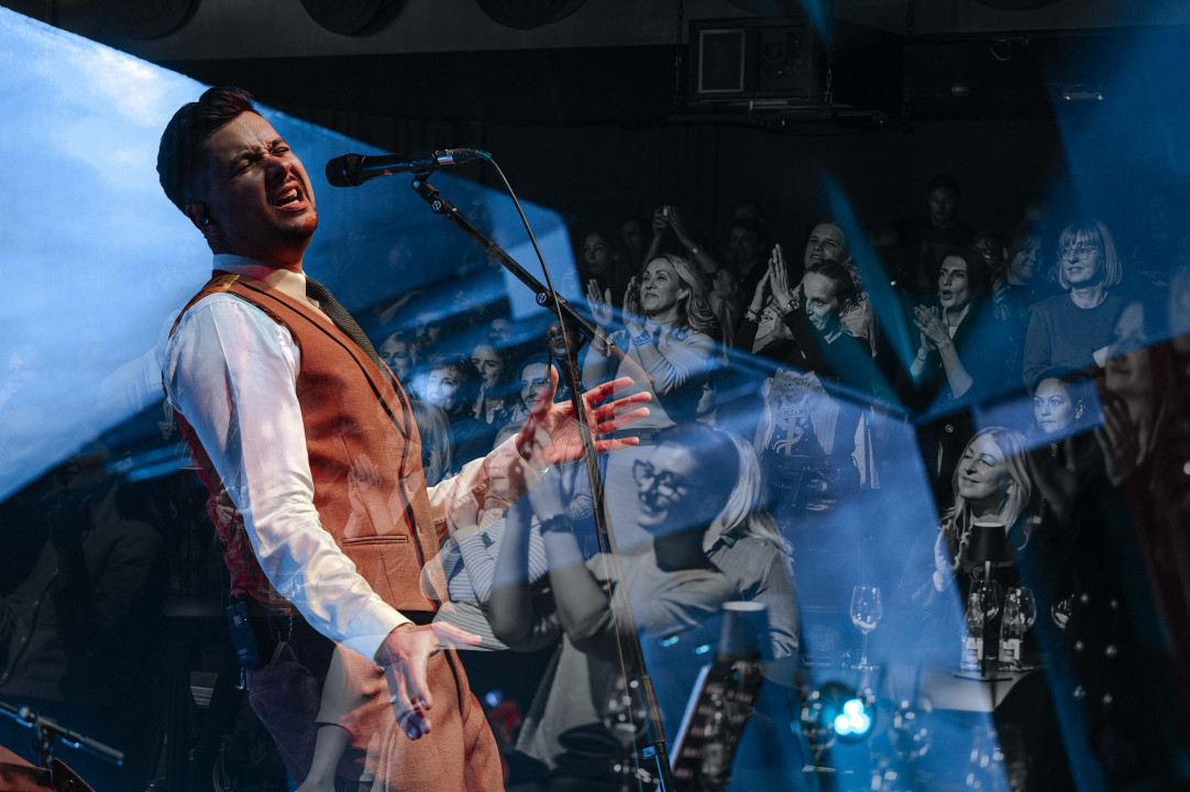 Marko Tolja za Dan žena rasplesao punu Kuću umjetnosti: ‘Arsen me nazvao pseudo-jazzerom’