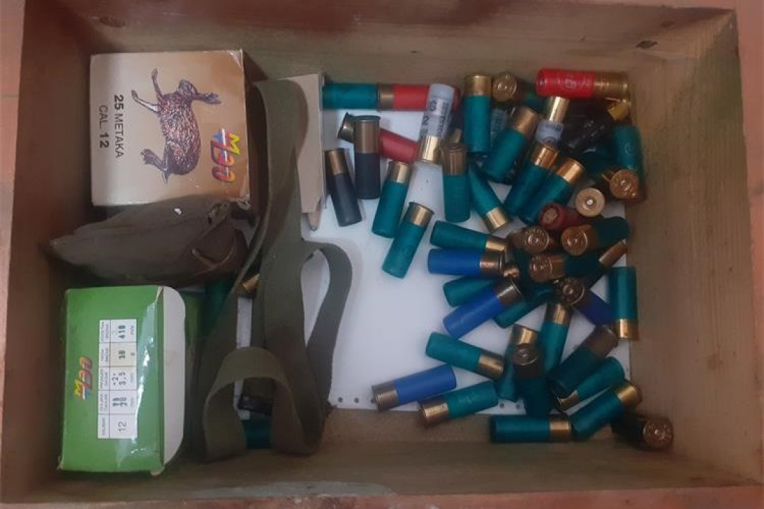 Trojici muškaraca iz okolice Drniša pronađen arsenal oružja, streljiva i eksploziva