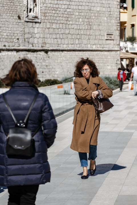 Sunčano vrijeme izmamilo je lijepe Šibenčanke da iz ormara izvuku trendi komade!
