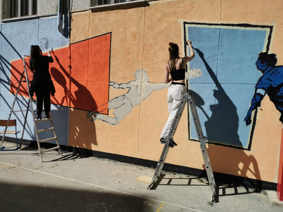 Dva murala u dvorištu gimnazije na 80 kvadrata zida: Grafiti kao umjetnost, a ne vandalizam